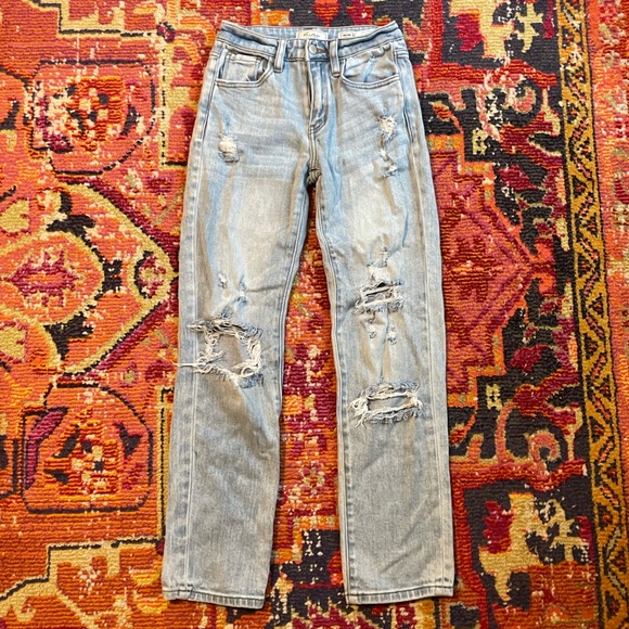 High Rise Relaxed Fit Jeans - Picture 4 of 5